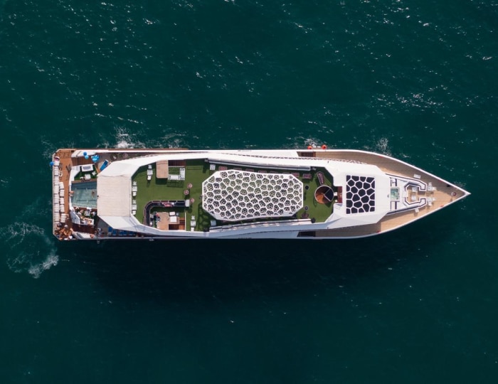 یک تفریح دریایی لوکس با تور کشتی کروز دبی یک تفریح دریایی لوکس با تور کشتی کروز دبی