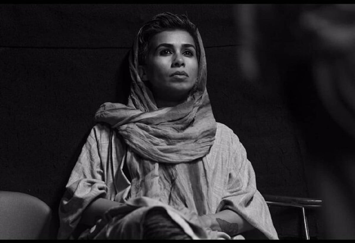 «این ساعت وجود ندارد»: نمایشی بدن‌محور از نشخوارهای ذهنی به کارگردانی عاطفه تهرانی