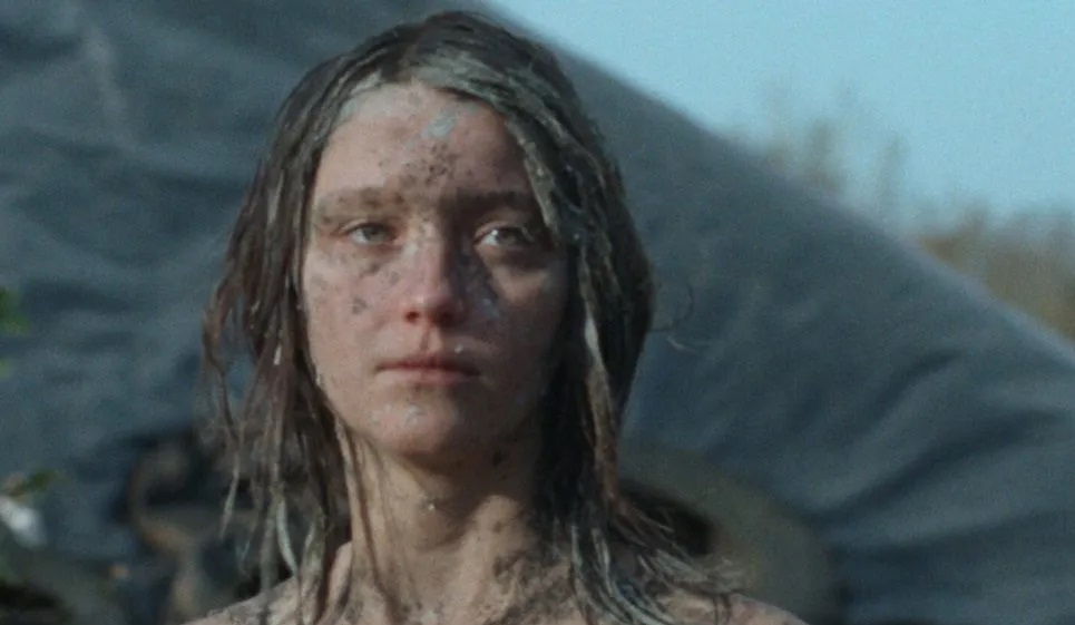 نقد فیلم «او چنین خواست» | جایی که خرافه و تعصب، زنان را در آتش می‌سوزانند