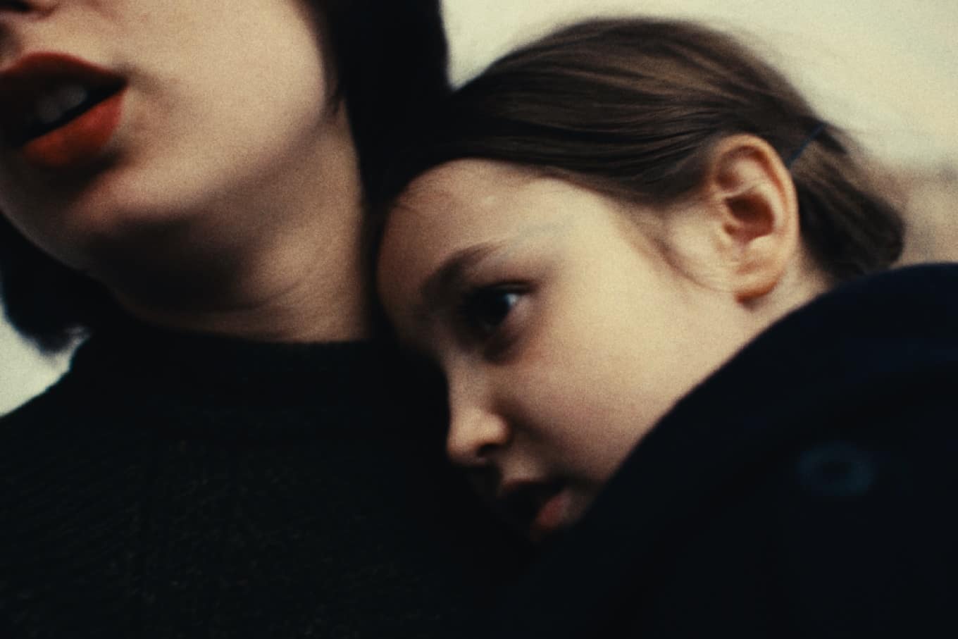 نقد فیلم «به او بگو که دوستش دارم» | روایتی شخصی و چندلایه از غم مادران گمشده