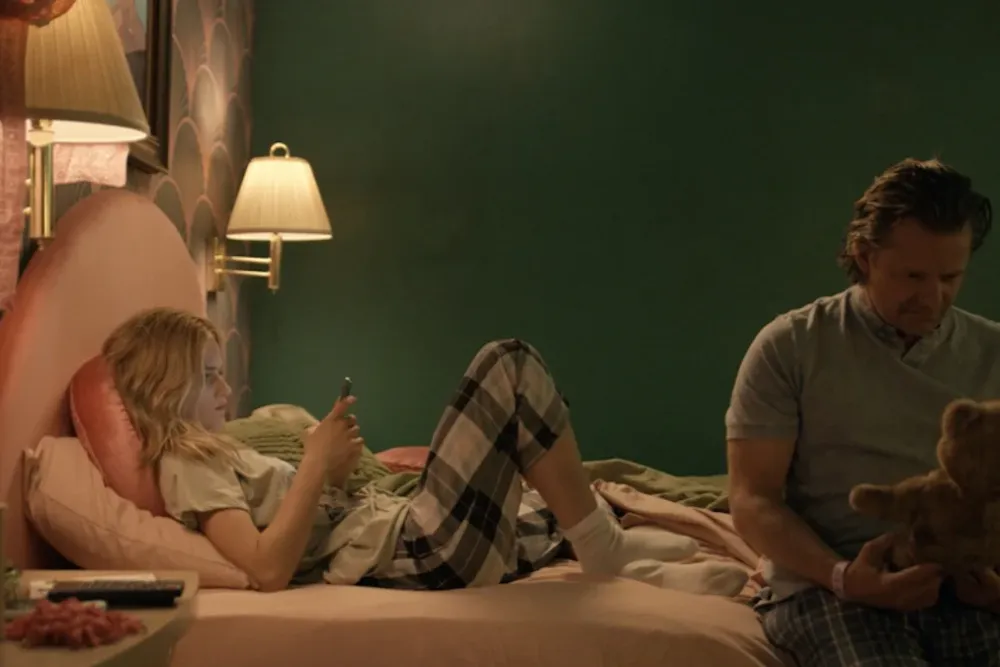 نقد فیلم She Dances: درخشش آدری زان در فیلمی که پدرش را هم نجات می‌دهد