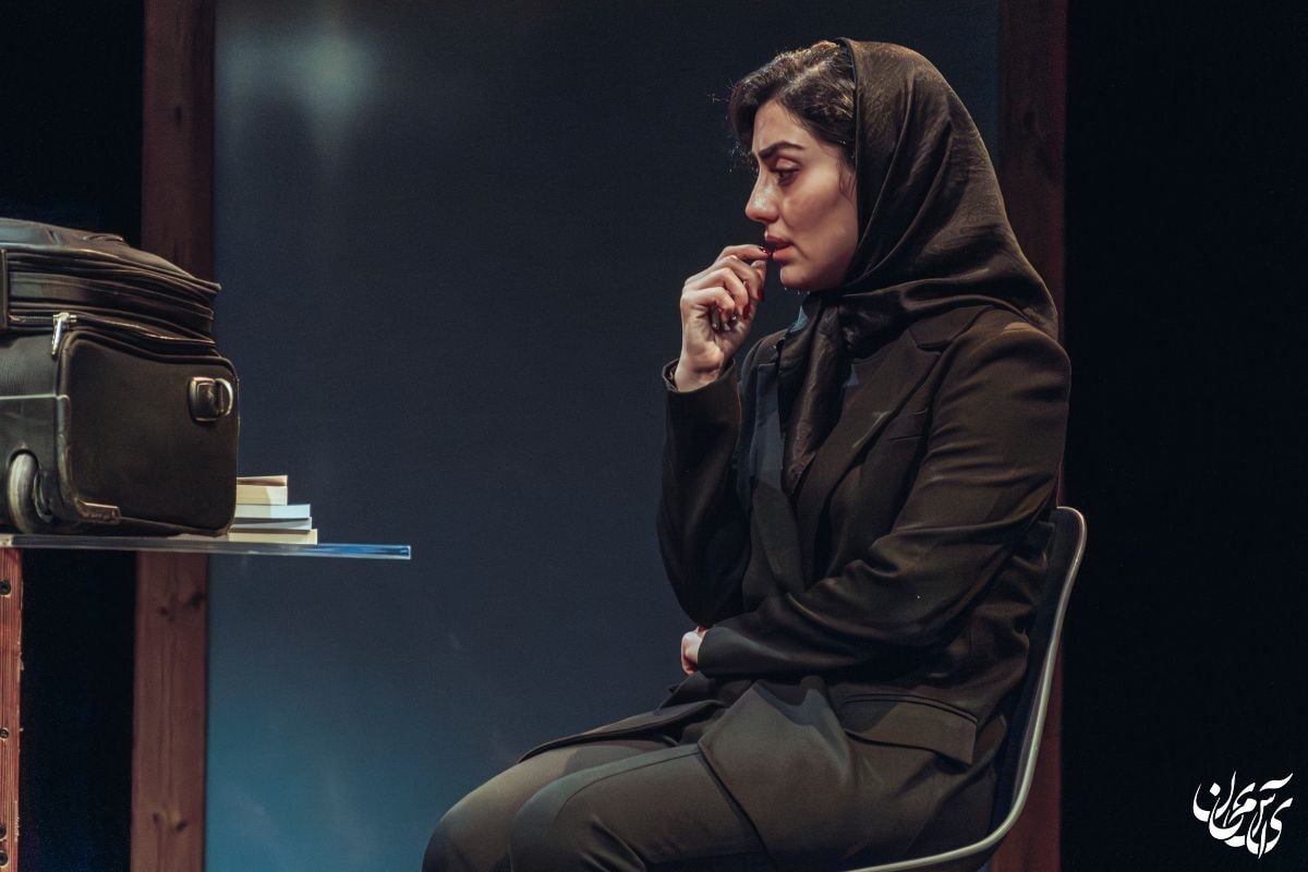 نقد نمایش «شاید...» / باید... نقد نمایش «شاید...» / باید...