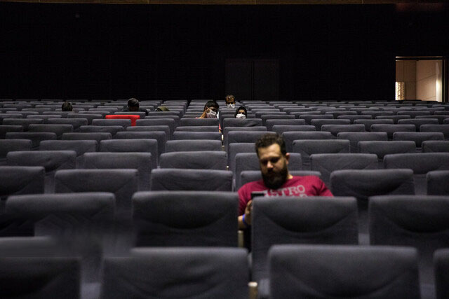 بررسی آیین نامه اکران ۱۴۰۳؛ ۱۶ باید و نباید مهم برای اکران ۱۴۰۳ بررسی آیین نامه اکران ۱۴۰۳؛ ۱۶ باید و نباید مهم برای اکران ۱۴۰۳