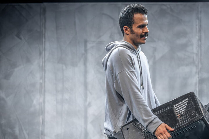 «خروج» از یک اتفاق واقعی/ این روزها تولید تئاتر به معجزه می‌ماند