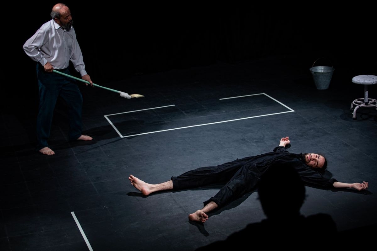 نقد نمایش «گورکن» به کارگردانی علی‏‌محمد کاظم‌‏نیا؛ قبرکن‌ها؛ گورخواب‌ها