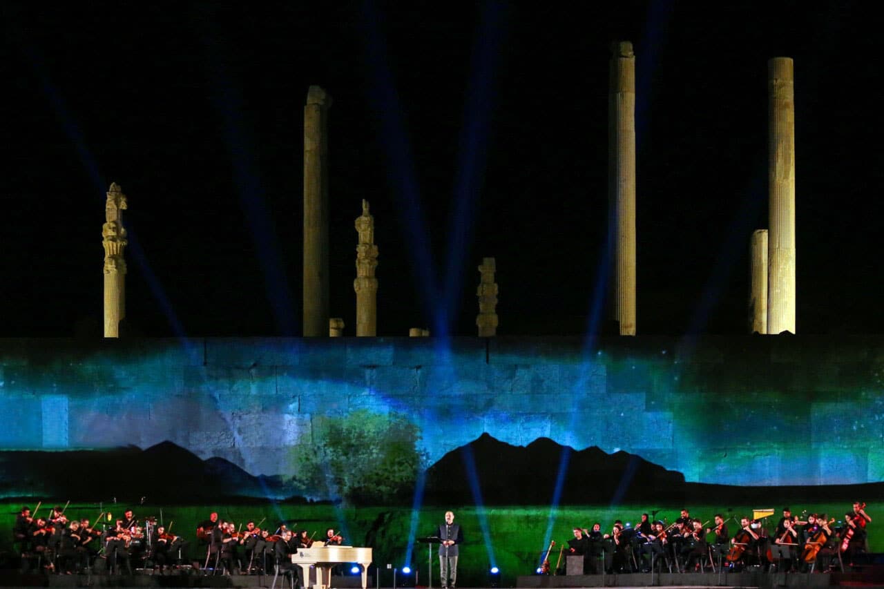 تصاویر-  کنسرت علیرضا قربانی در تخت جمشید