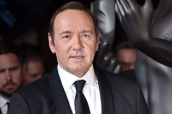 سیسیلیها از کوین اسپیسی تجلیل میکنند سیسیلیها از کوین اسپیسی تجلیل میکنند