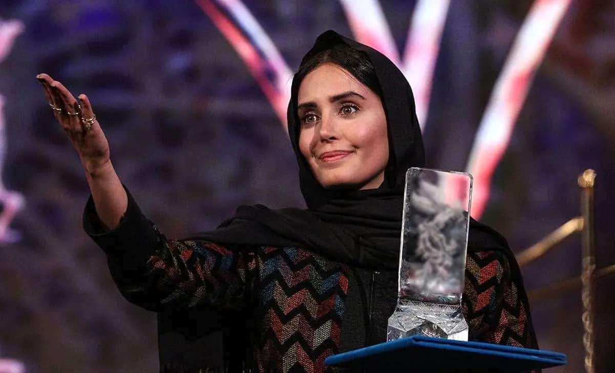 بیخبری وزیر ارشاد از احضار الناز شاکردوست به دادسرا! بیخبری وزیر ارشاد از احضار الناز شاکردوست به دادسرا!