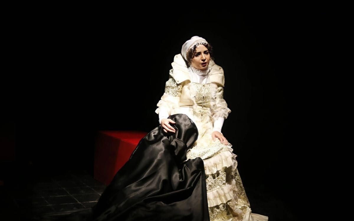 نگاهی کوتاه به نمایش افیلا؛ افلیای تصویر ساز نگاهی کوتاه به نمایش افیلا؛ افلیای تصویر ساز