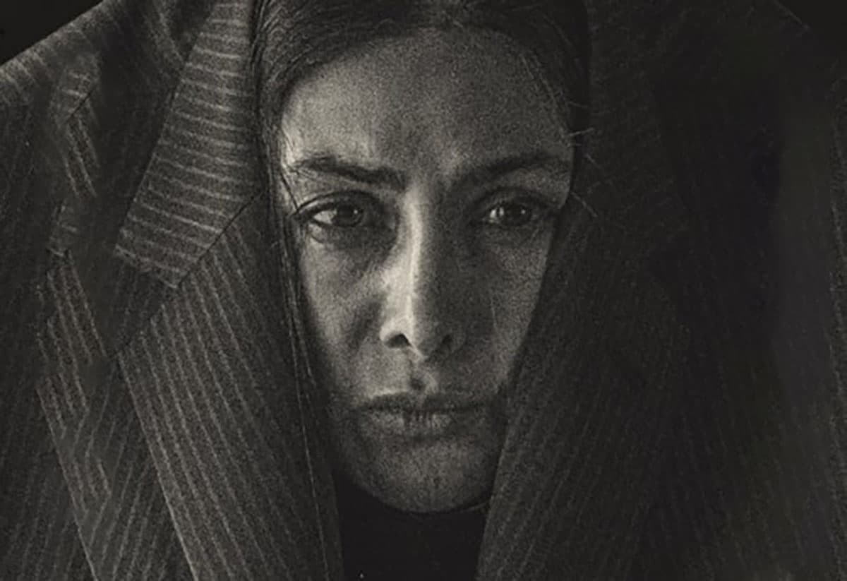 نقد نمایش «عزادار» به کارگردانی امیر نجفی/ بازنمایی پدرسالاری در تئاتر معاصر ایران