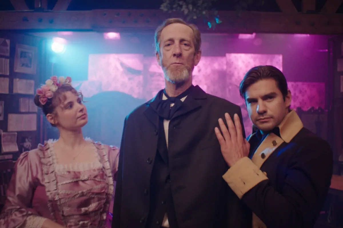 نقد فیلم Lavender Men | بازخوانی کوییر از آبراهام لینکلن در قالبی تئاتری و بحث‌برانگیز