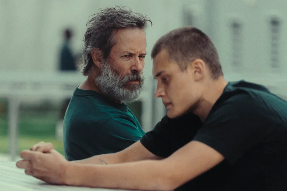 نقد فیلم Inside | نبرد درونی سه زندانی در درامی متفاوت از سینمای استرالیا