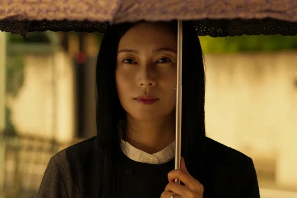 نقد فیلم Sham | تریلری دادگاهی از تاکاشی میکه که پیچیدگی‌های خود را قربانی می‌کند