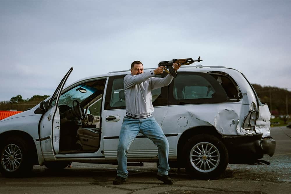 نقد فیلم «Sovereign»| نمایشی سیاسی و تکان‌دهنده از روح گمشده جریان راست نو با بازی قدرتمند نیک آفرمن