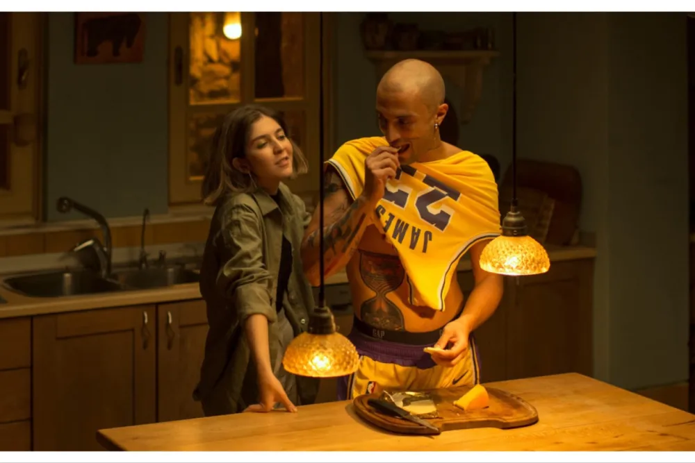 نقد فیلم «بی داد»؛ قصه دختری که در برابر سانسور ایستاد نقد فیلم «بی داد»؛ قصه دختری که در برابر سانسور ایستاد