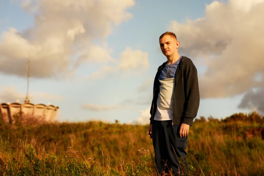 نقد فیلم «کریستی»؛ داستان دلگرم‌کننده دو برادر که زخم‌های زندگی در سیستم مراقبت اجتماعی ایرلند را ترمیم می‌کنند