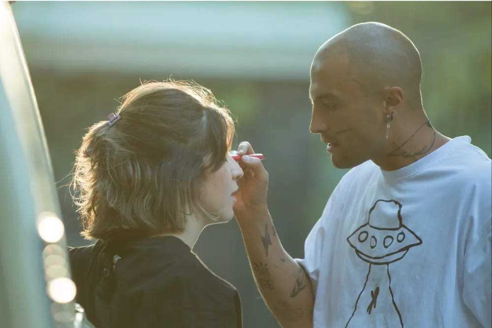 پخش جهانی فیلم «بی داد» با موضوع خواننده زن معترض ایرانی توسط کمپانی Pluto Film