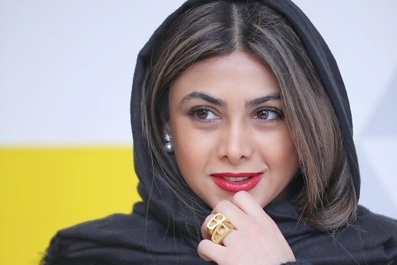 آزاده صمدی و عباس جمشیدیفر در کمدی «صدام» آزاده صمدی و عباس جمشیدیفر در کمدی «صدام»