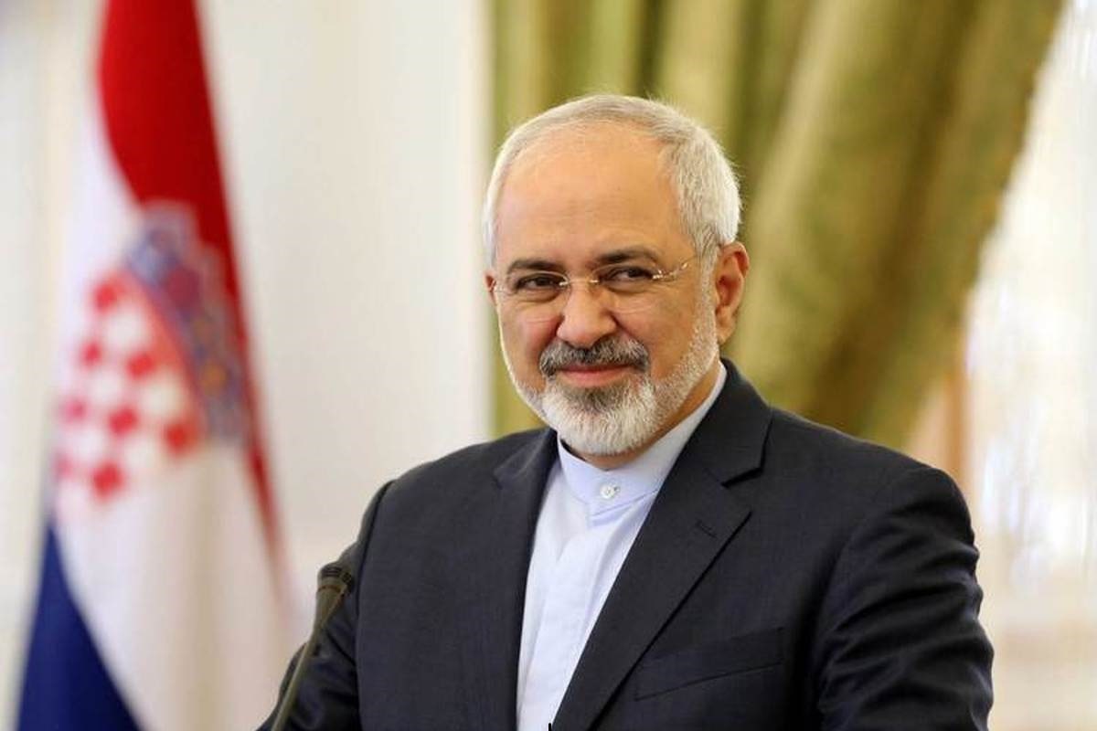 جواد ظریف به تماشای نبرد رستم و سهراب نشست