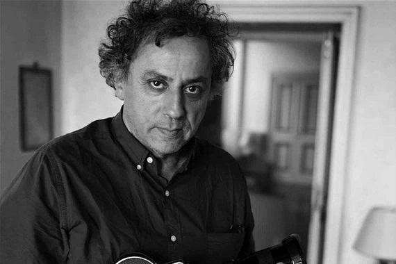 «داریوش خنجی» بیشتر از اینکه خود را ایرانی بداند، ما او را ایرانی می‌دانیم