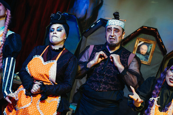 نمایش «مغازه خودکشی»؛ تمدید اجرا در عمارت هما