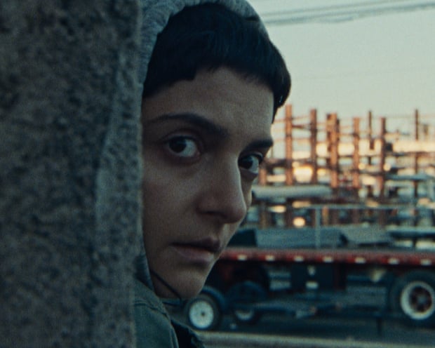 نقد فیلم Gazer – تریلری روان‌پریشانه و مرموز از اعماق ذهن