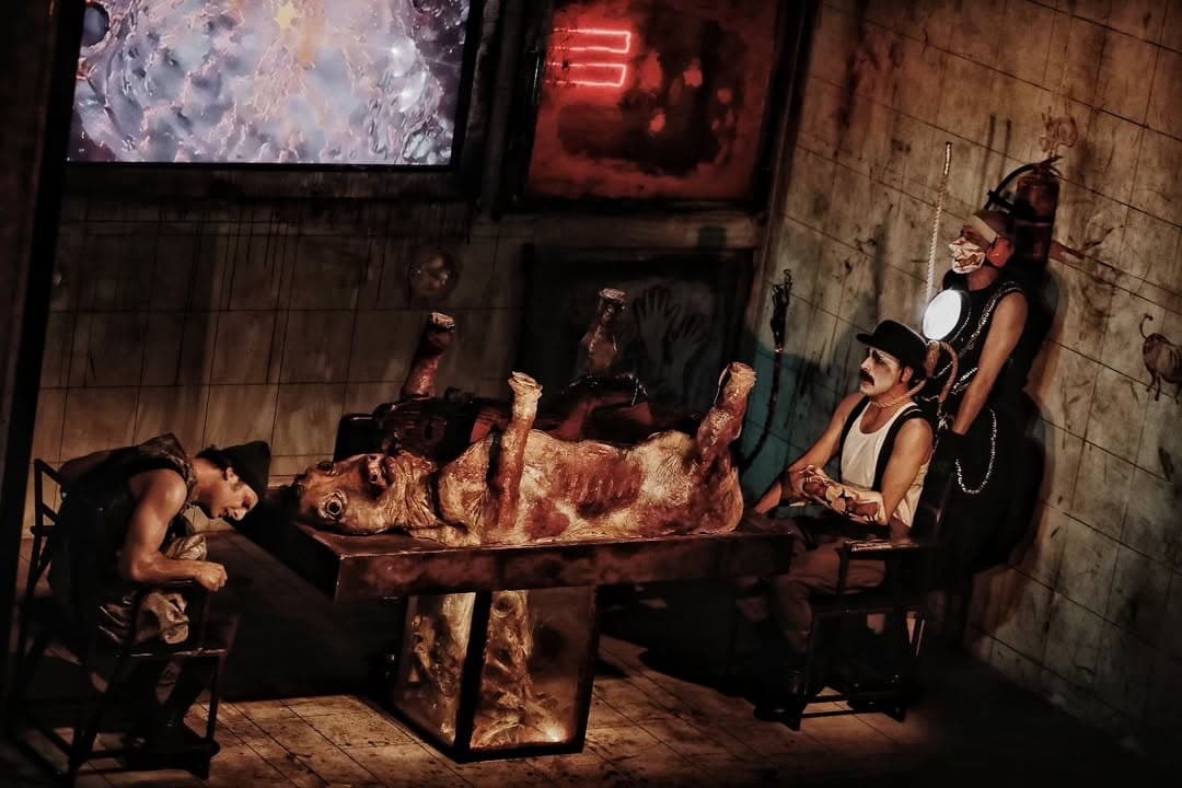 عکس- نمایش «بر زمین می‌زَنَدَش» به نویسندگی و کارگردانی علی شمس در تئاتر شهر 