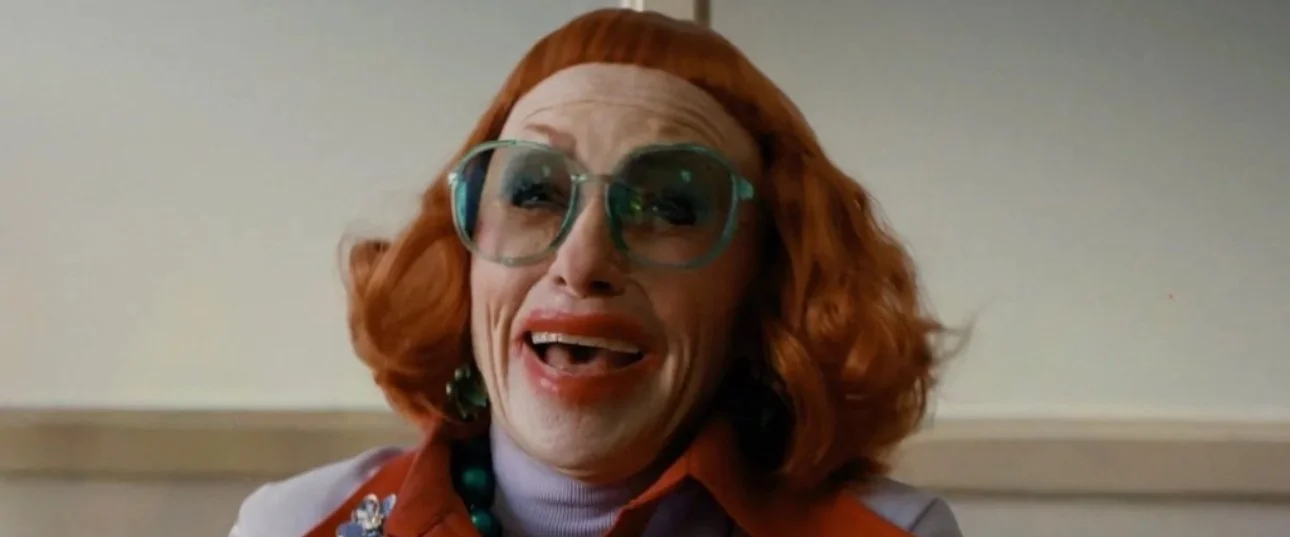 زک کرگر به‌دنبال ساخت پیش‌درآمد «Weapons» با محوریت شخصیت «عمه گلادیس»