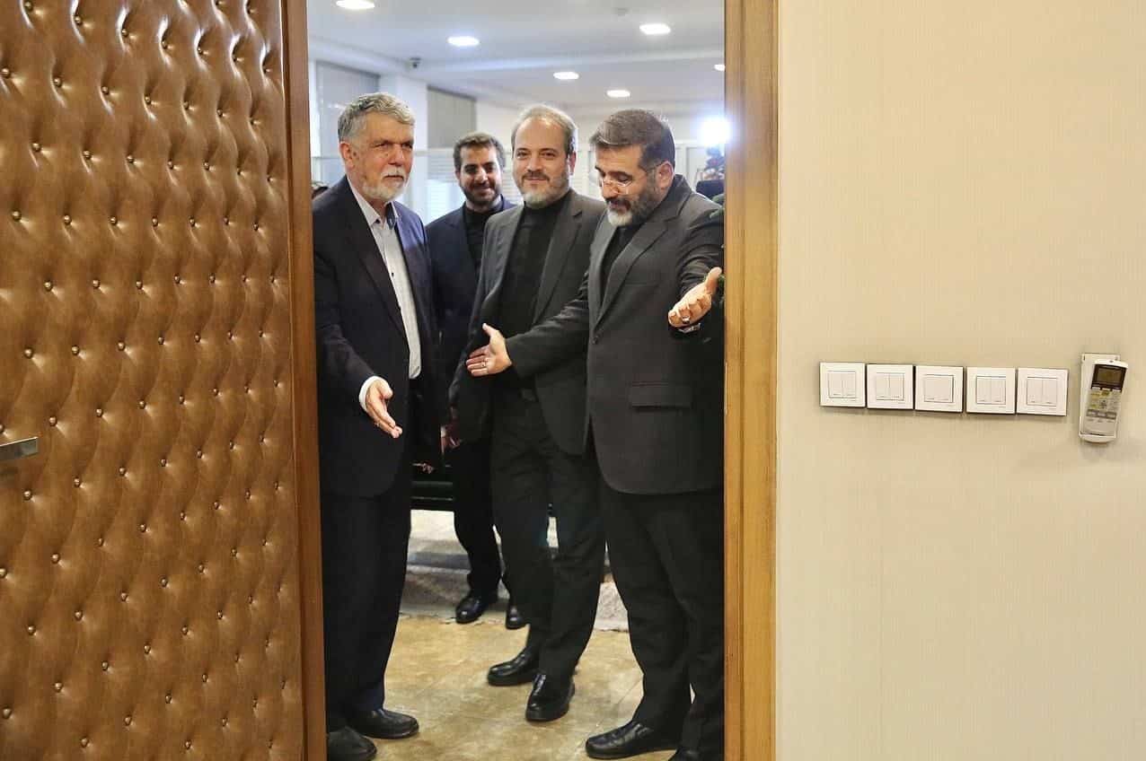 سیدعباس صالحی کلید وزارت فرهنگ را تحویل گرفت