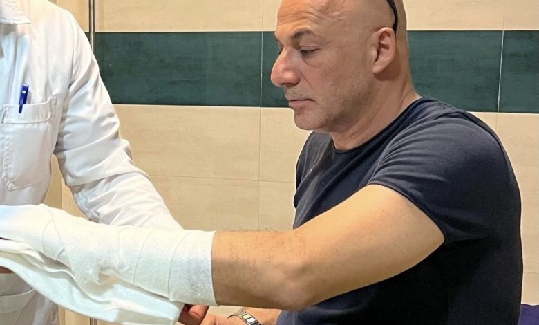 ویدئو-  حادثه برای آقای امیر آقایی روی صحنه تئاتر