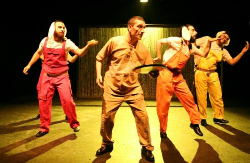 اجرای نمایش «پشت هم‌اندازها» در سالن چهارسوی تئاتر شهر