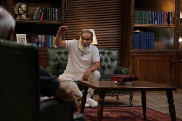 سهیلی: ایران اینترنشنال در دفاع از بهروز وثوقی و ناصر ملک‌مطیعی«پول و پارتی»را می‌زند