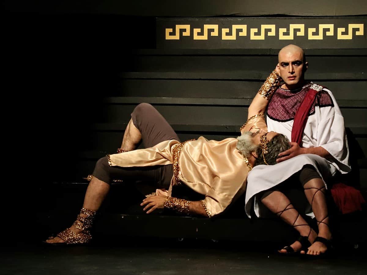 نقد نمایش «کالیگولا» به کارگردانی رویا اسدی/ عشق کافی نیست نقد نمایش «کالیگولا» به کارگردانی رویا اسدی/ عشق کافی نیست