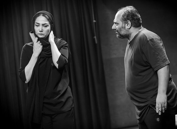 نقد نمایش «۹۱» به کارگردانی آرش دادگر؛ بازپرسی در هزارتوی ذهن