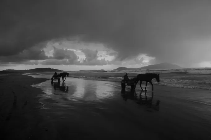 نقد فیلم «زیر ابرها»| پرتره شاعرانه‌ای از «وزوو» در سینمای جیانفرانکو روزی