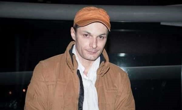 رامین پرچمی با نمایش «عشق سگی» به صحنه باز می‌گردد