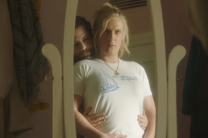 نقد فیلم Maddie’s Secret: جان ارلی و خط باریک میان طنز و تراژدی