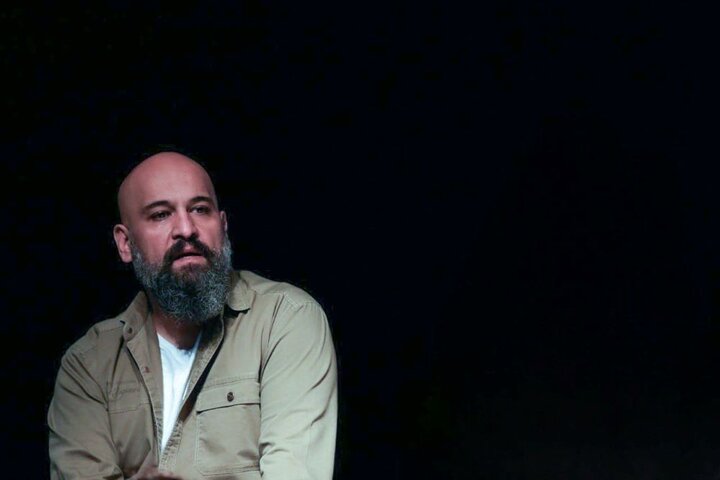 نمایش «به کفشات نگاه کن!» در مجموعه تئاتر لبخند به صحنه می‌رود