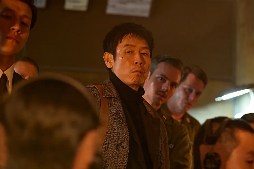 نقد فیلم «Good News»؛ کمدی سیاسی درباره هواپیماربایی دهه ۷۰