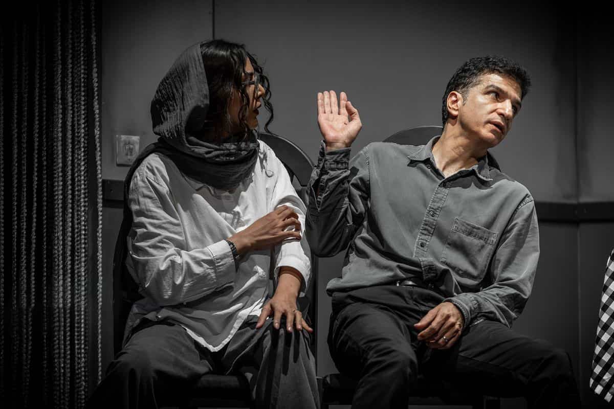 نگاهی به نمایش «شکستن خط فرضی» به کارگردانی رسول کاهانی/ فهم همگانی از مفهوم گروتسک