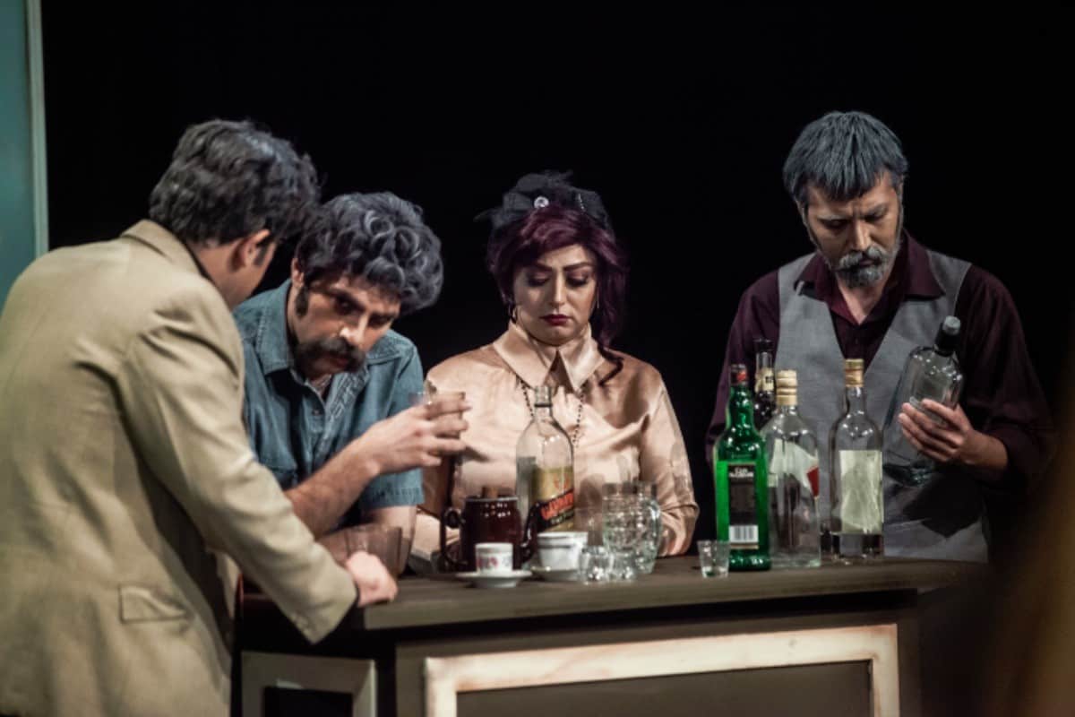 نگاهی به نمایش مرغ دریایی به کارگردانی محمد میرعلی اکبری؛  سفر چخوف به دهه‌ی ۱۳۵۰ در ایران 