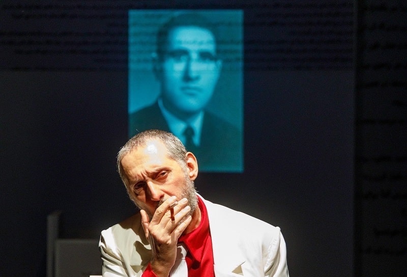 درباره نمایش‌های «لوبوتومی» و «ادبیات»؛ بار گرانِ تاریخ معاصر بر صحنه نحیف تئاتر