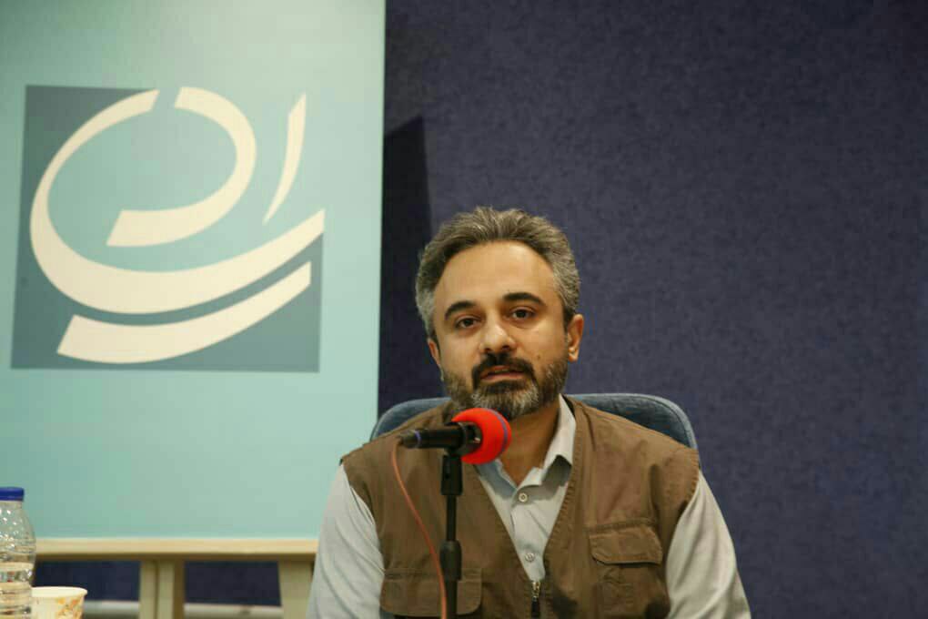 تئاتر ایران درحال سقوط و غلطیدن به ابتذال محض است