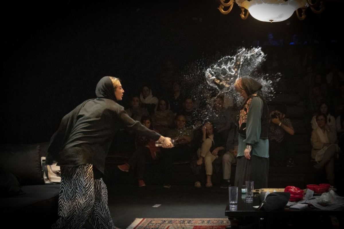 درباره نمایش «بی‌پایانی» به نویسندگی و کارگردانی صحرا فتحی؛ در ابتدا کمدی و ناگهان تراژدی