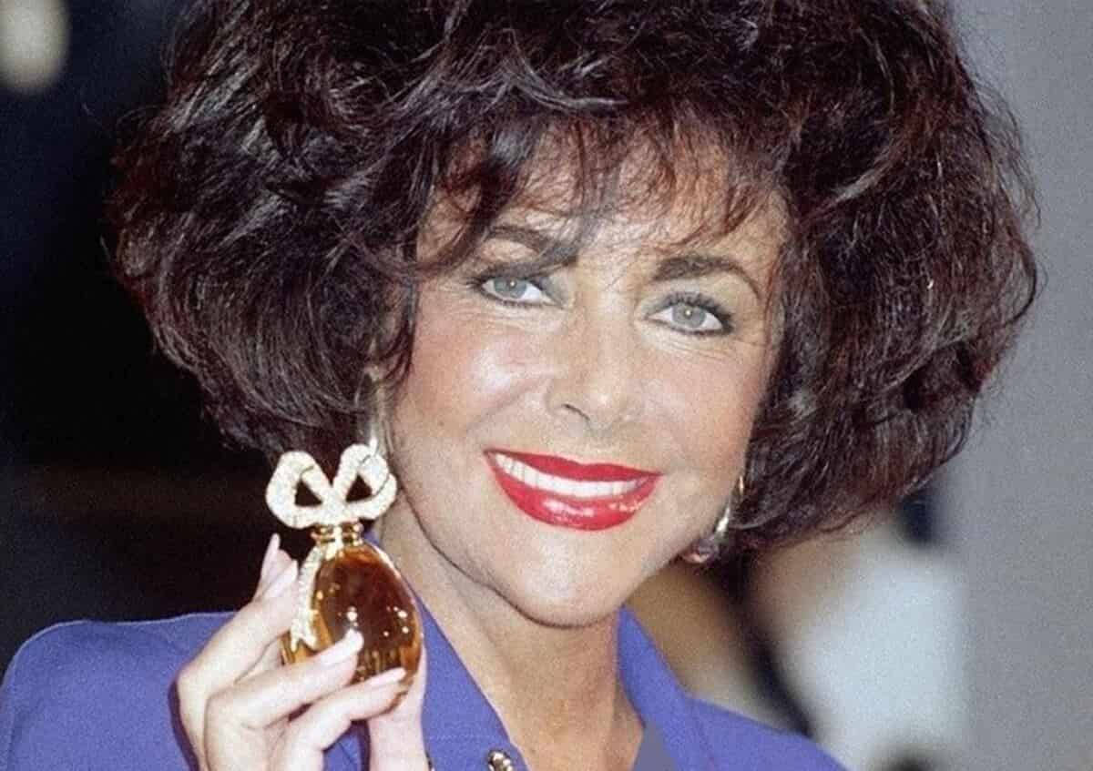 سال ۱۳۵۴؛ «تیلور» بازیگر معروف آمریکایی در ایران سال ۱۳۵۴؛ «تیلور» بازیگر معروف آمریکایی در ایران