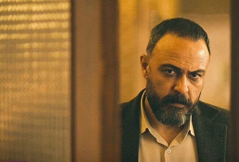 پشت‌ صحنه سکانس تصادف مرگبار سریال «بازنده» با بازی علیرضا کمالی