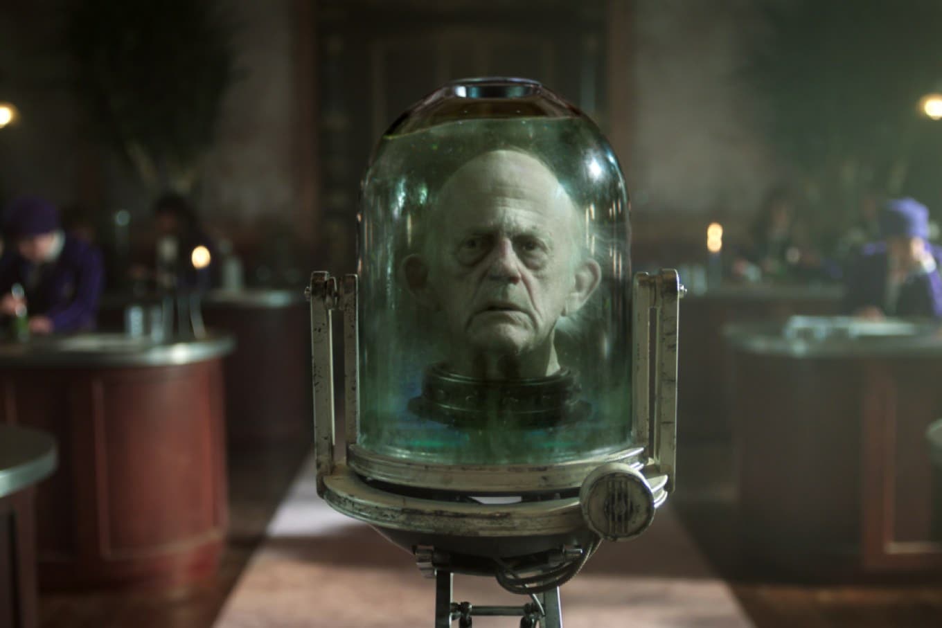 چگونه تیم جلوه‌های ویژه سریال «چهارشنبه» سر قطع‌شده کریستوفر لوید را زنده کرد