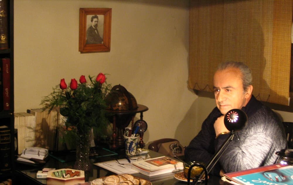 پیام بنیاد اکبر رادی به مناسبت ۸۶ سالگی او؛ یاد استاد ادبیات نمایشی با وجود آسیب دیدگی خانه‌اش