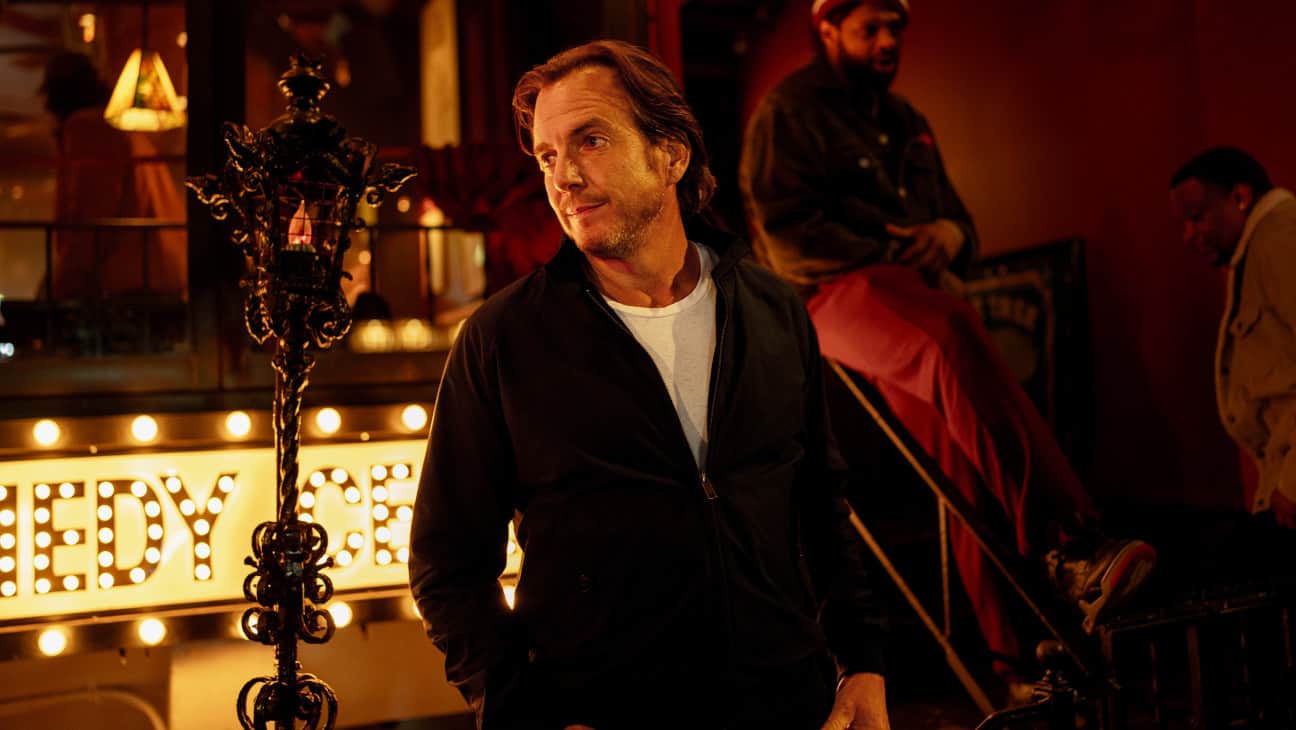 نقد فیلم «آیا این دستگاه روشن است؟»؛ کمدی طلاق دلگرم‌کننده از بردلی کوپر