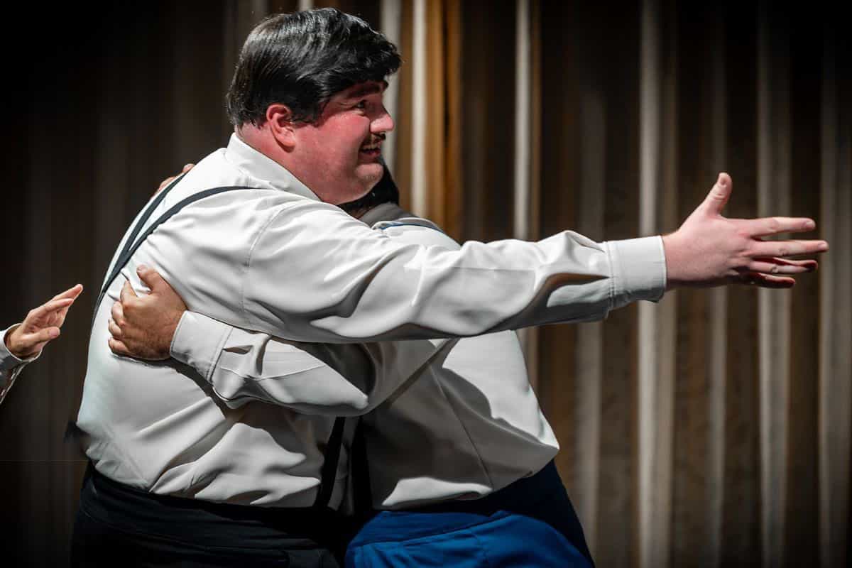 یادداشتی بر نمایش «قلب نارنگی» به كارگردانی داریوش علیزاده؛ جهانی ساده و شگرف